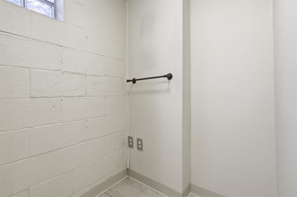 268 Plummer Avenue Pittsburgh, PA 15202 - Photo 31 of 50 a bathroom with a shower