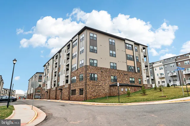 a view of house with a yard
