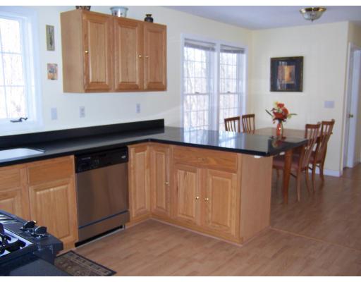 113 Forrest Road Westford, MA 01886 - Photo 7 of 17 Gallery Image 7