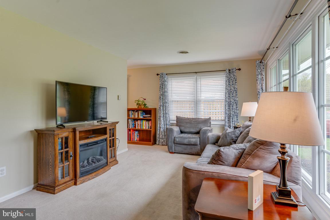 107 Sullivan Road Westminster, MD 21157 - Photo 4 of 25 Gallery Image 4
