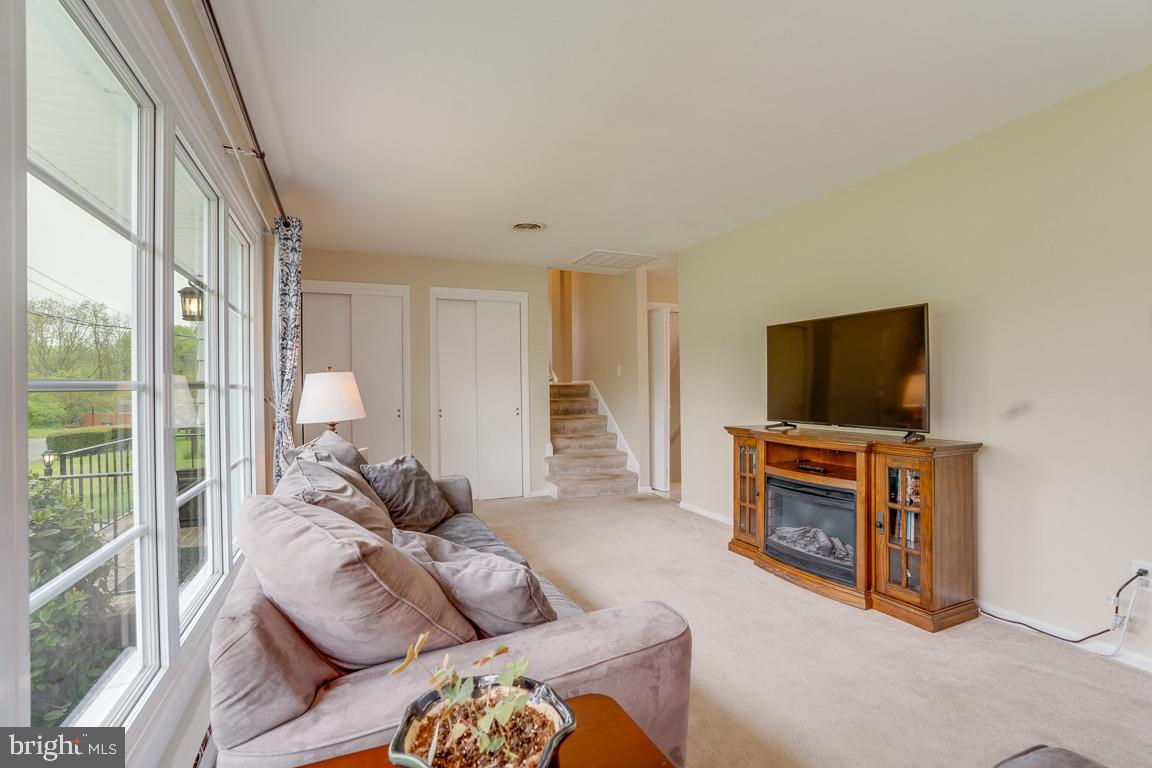107 Sullivan Road Westminster, MD 21157 - Photo 6 of 25 Gallery Image 6