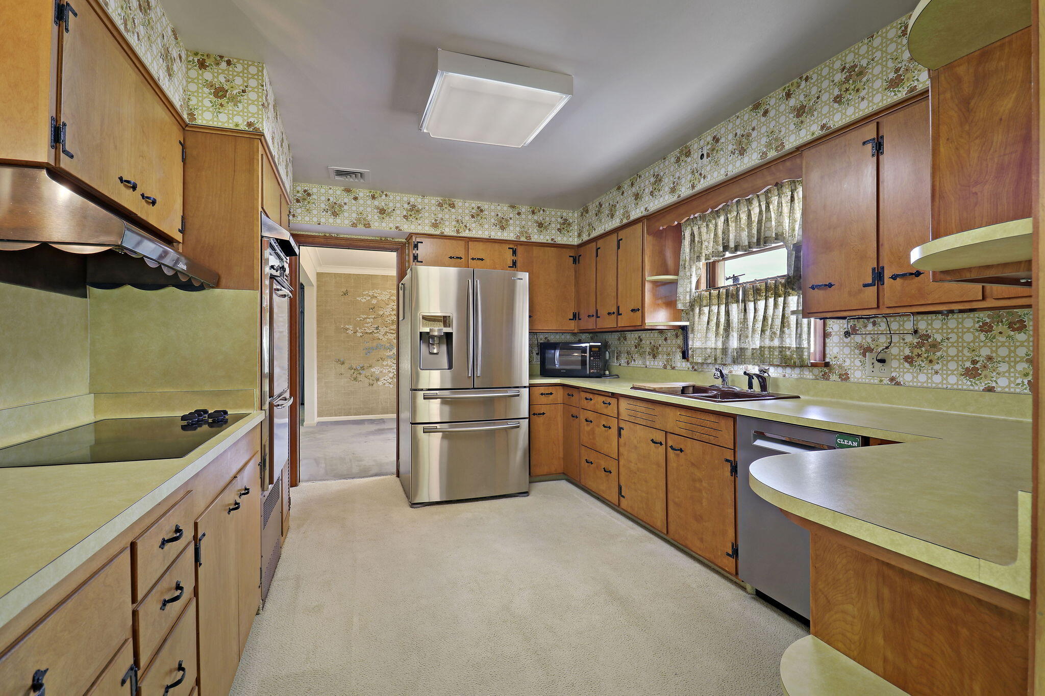 2116 37th Street Kenosha, WI 53140 - Photo 7 of 30 Kitchen into Dining Room