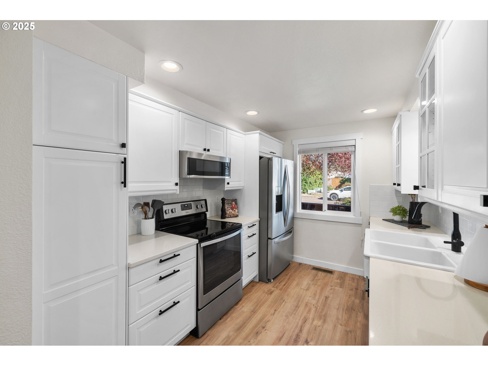 1905 Springbrook Way Newberg, OR 97132 - Photo 12 of 29 a kitchen with stainless steel appliances a refrigerator stove microwave and sink