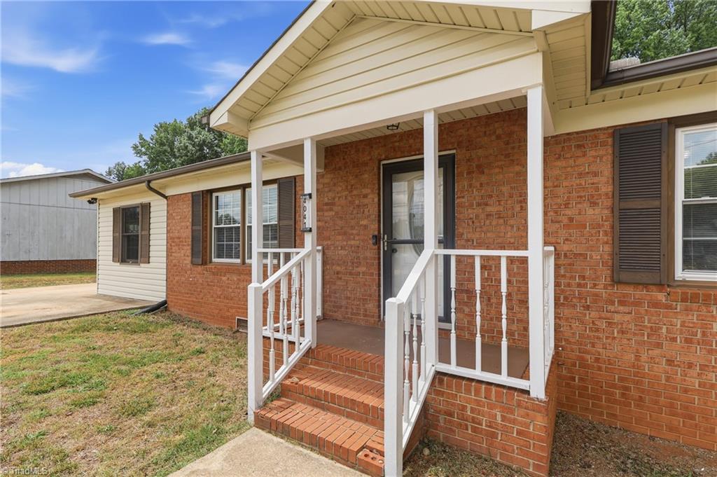 4041 Cresent Avenue Trinity, NC 27370 - Photo 2 of 21