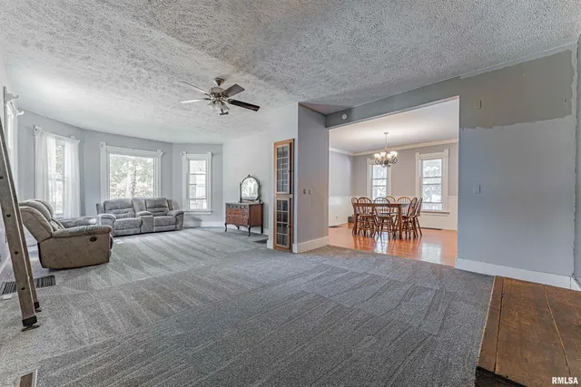 $189,900 | 330 Water Street, Lincoln, IL 62656