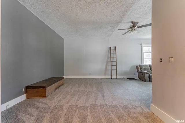 $189,900 | 330 Water Street, Lincoln, IL 62656