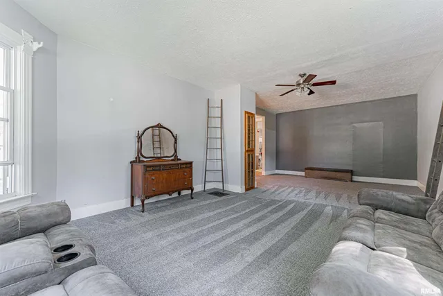 $189,900 | 330 Water Street, Lincoln, IL 62656