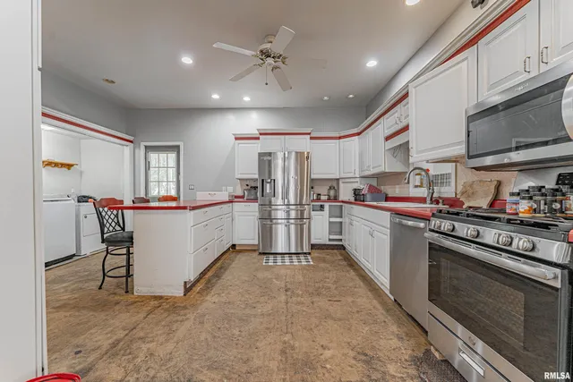 $189,900 | 330 Water Street, Lincoln, IL 62656