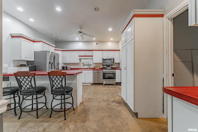 $189,900 | 330 Water Street, Lincoln, IL 62656