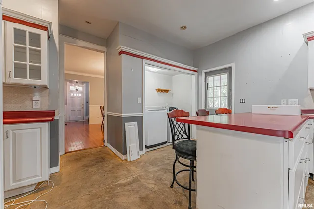 $189,900 | 330 Water Street, Lincoln, IL 62656