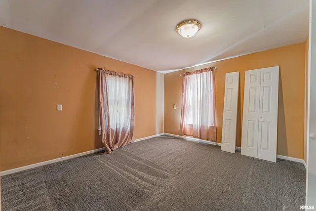 $189,900 | 330 Water Street, Lincoln, IL 62656