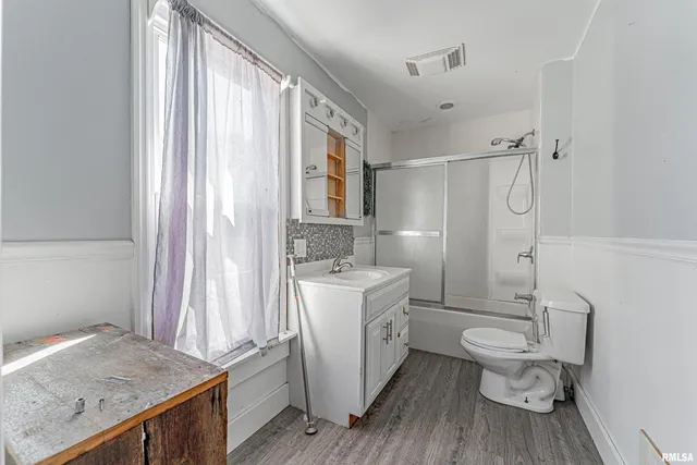 $189,900 | 330 Water Street, Lincoln, IL 62656