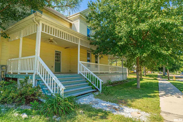 $189,900 | 330 Water Street, Lincoln, IL 62656