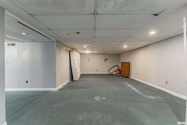 $189,900 | 330 Water Street, Lincoln, IL 62656