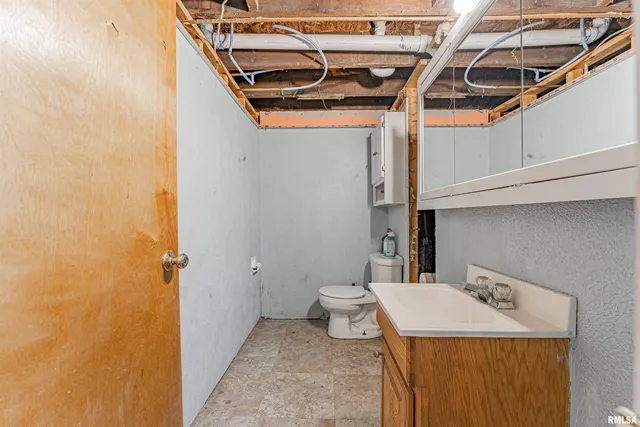 $189,900 | 330 Water Street, Lincoln, IL 62656