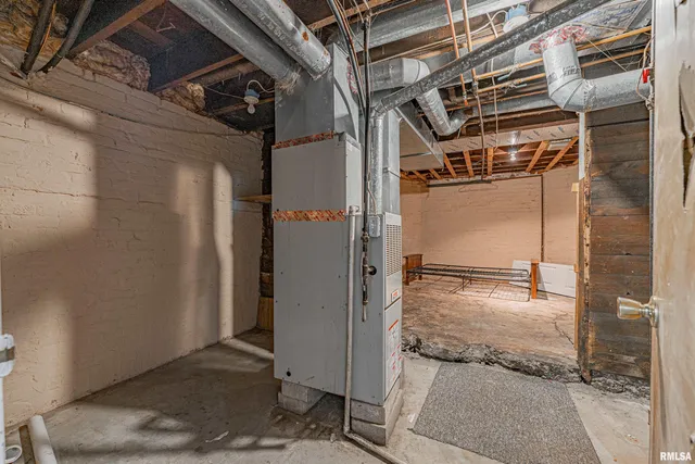 $189,900 | 330 Water Street, Lincoln, IL 62656