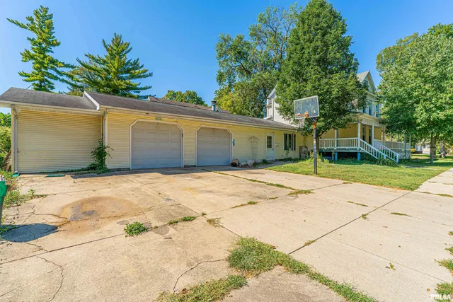 $189,900 | 330 Water Street, Lincoln, IL 62656