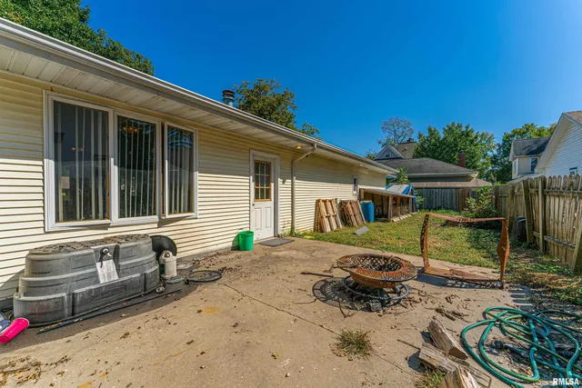 $189,900 | 330 Water Street, Lincoln, IL 62656