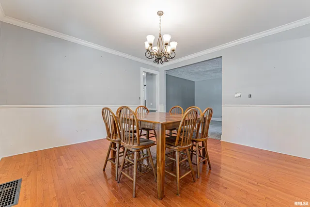 $189,900 | 330 Water Street, Lincoln, IL 62656