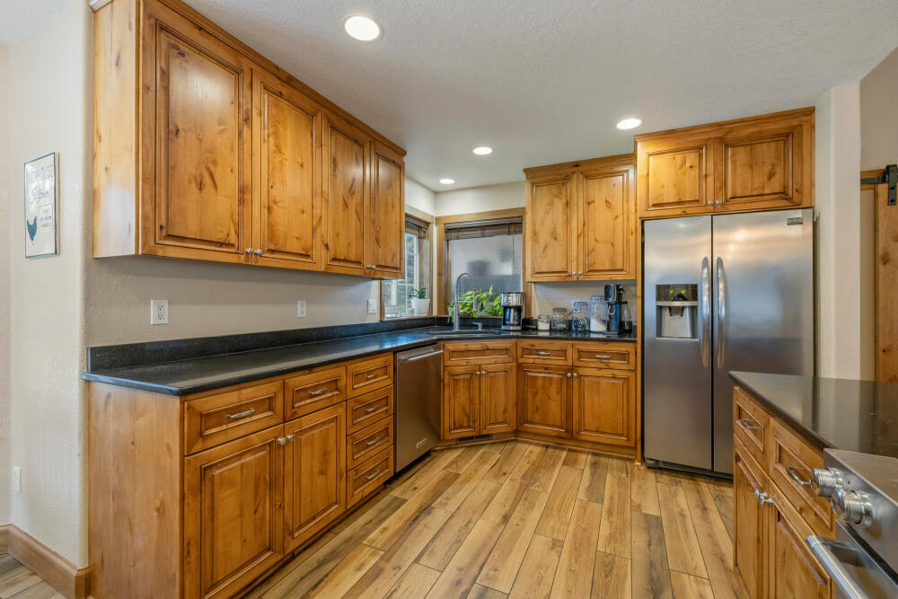 16320 Hillcrest Road Klamath Falls, OR 97603 - Photo 11 of 39 10 - 16320HillcrestRd-66