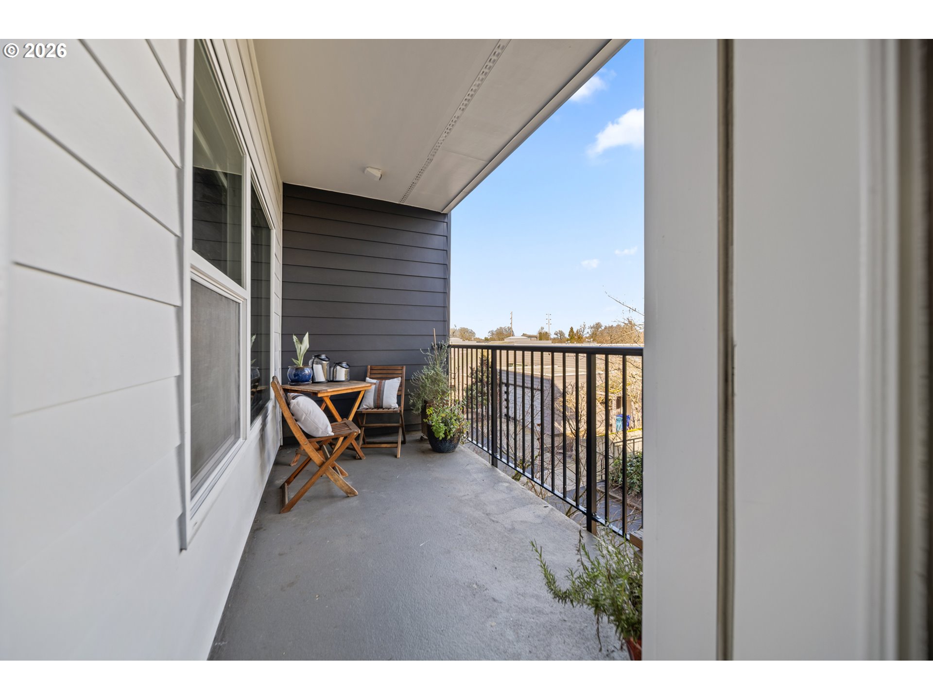 614 South Nevada Street, Unit B Portland, OR 97219 - Photo 24 of 29 a backyard of a house with table and chairs