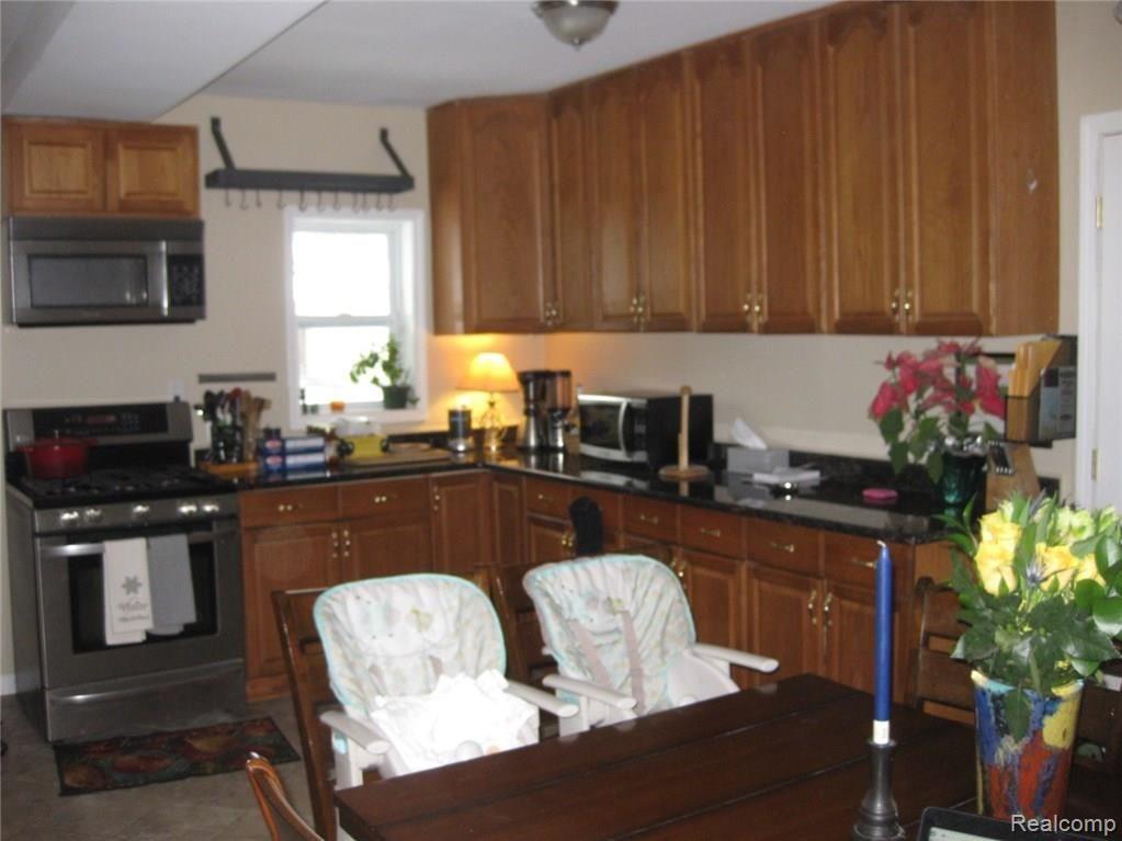 676 North Conklin Road Lake Orion, MI 48362 - Photo 12 of 39 42" upper cabinets + base cabinets provide generous storage space