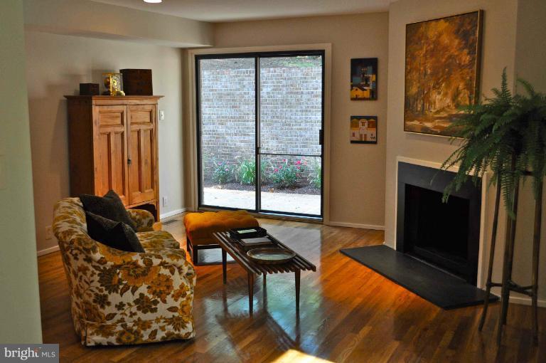 705 Potomac River Road McLean, VA 22102 - Photo 25 of 29 Family Room