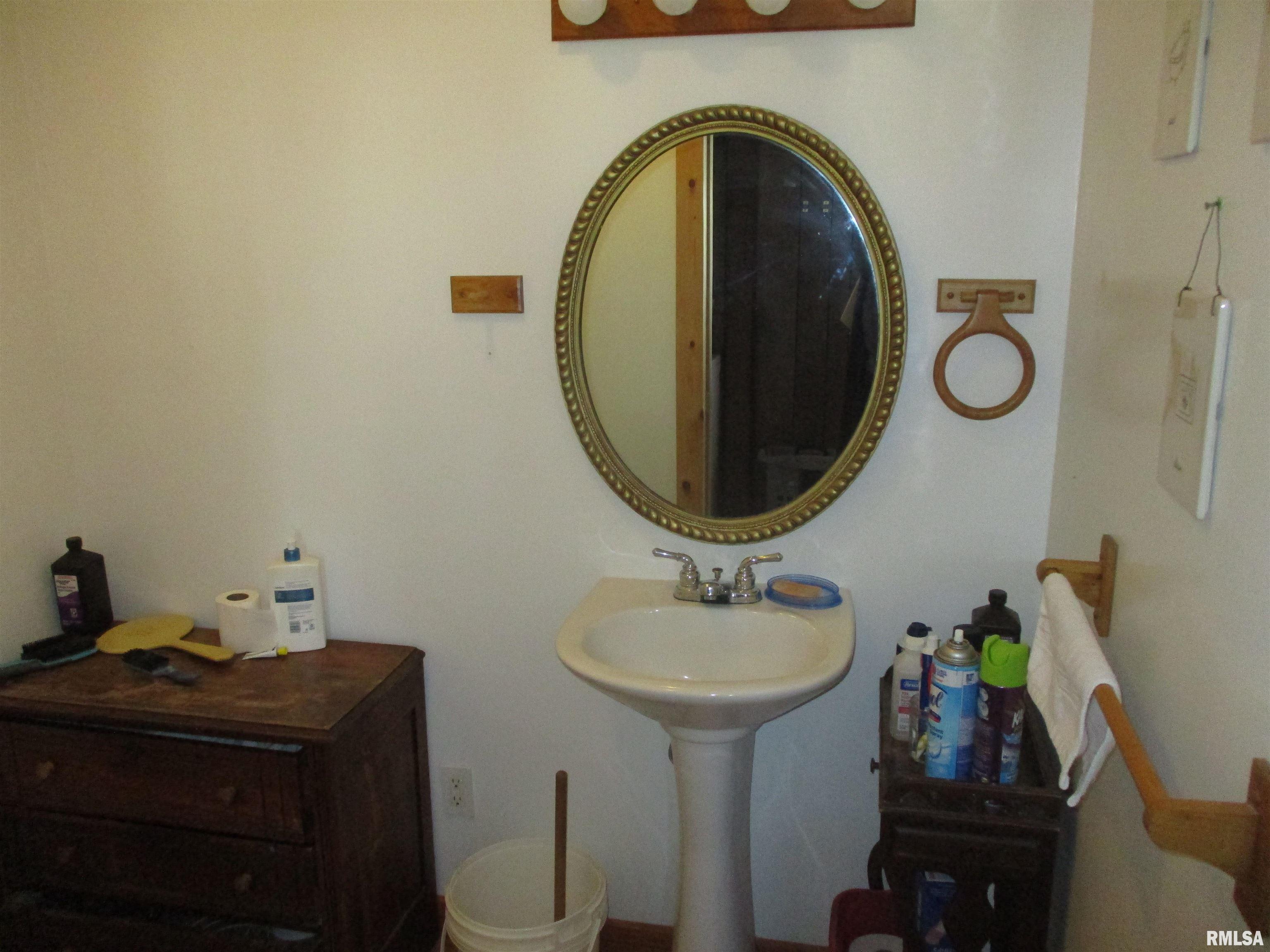 21801 Shawneetown Road Thompsonville, IL 62890 - Photo 16 of 23 Gallery Image 16