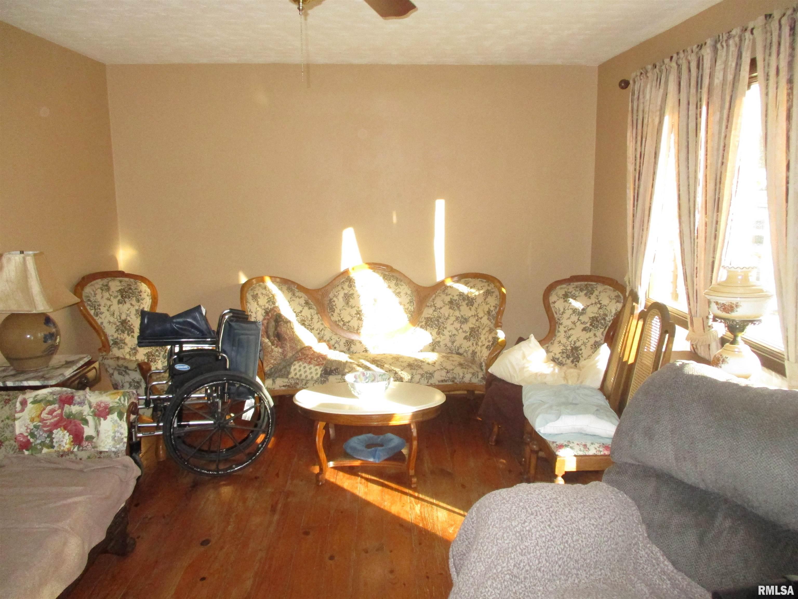21801 Shawneetown Road Thompsonville, IL 62890 - Photo 10 of 23 Gallery Image 10