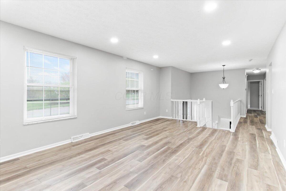 70 Timber Ridge Drive Pickerington, OH 43147 - Photo 8 of 38 08-Living