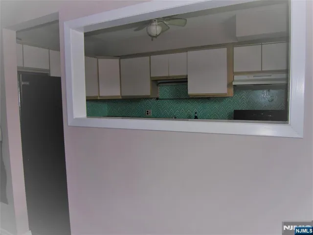 a view of a utility room