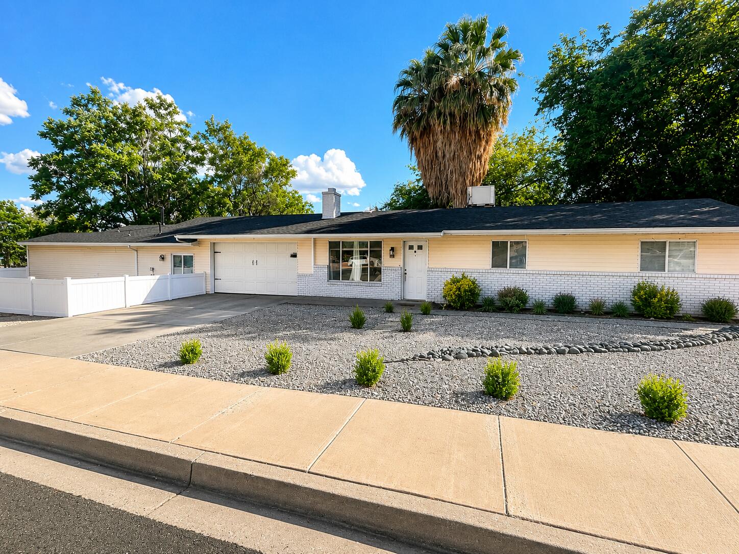 611 Diagonal Street St. George, UT 84770 - Photo 2 of 20 Front Diagonal Side