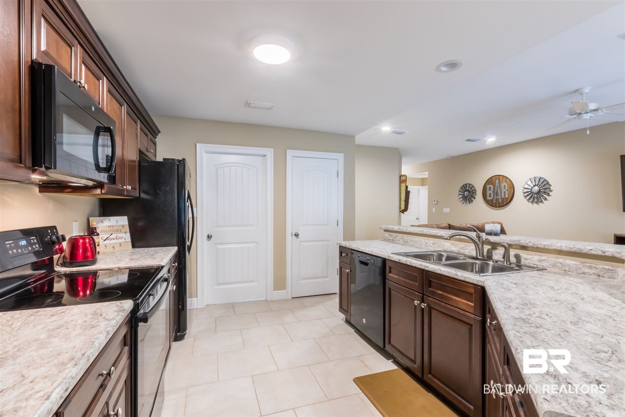 13832 Shea Circle Foley, AL 36535 - Photo 6 of 26 Kitchen
