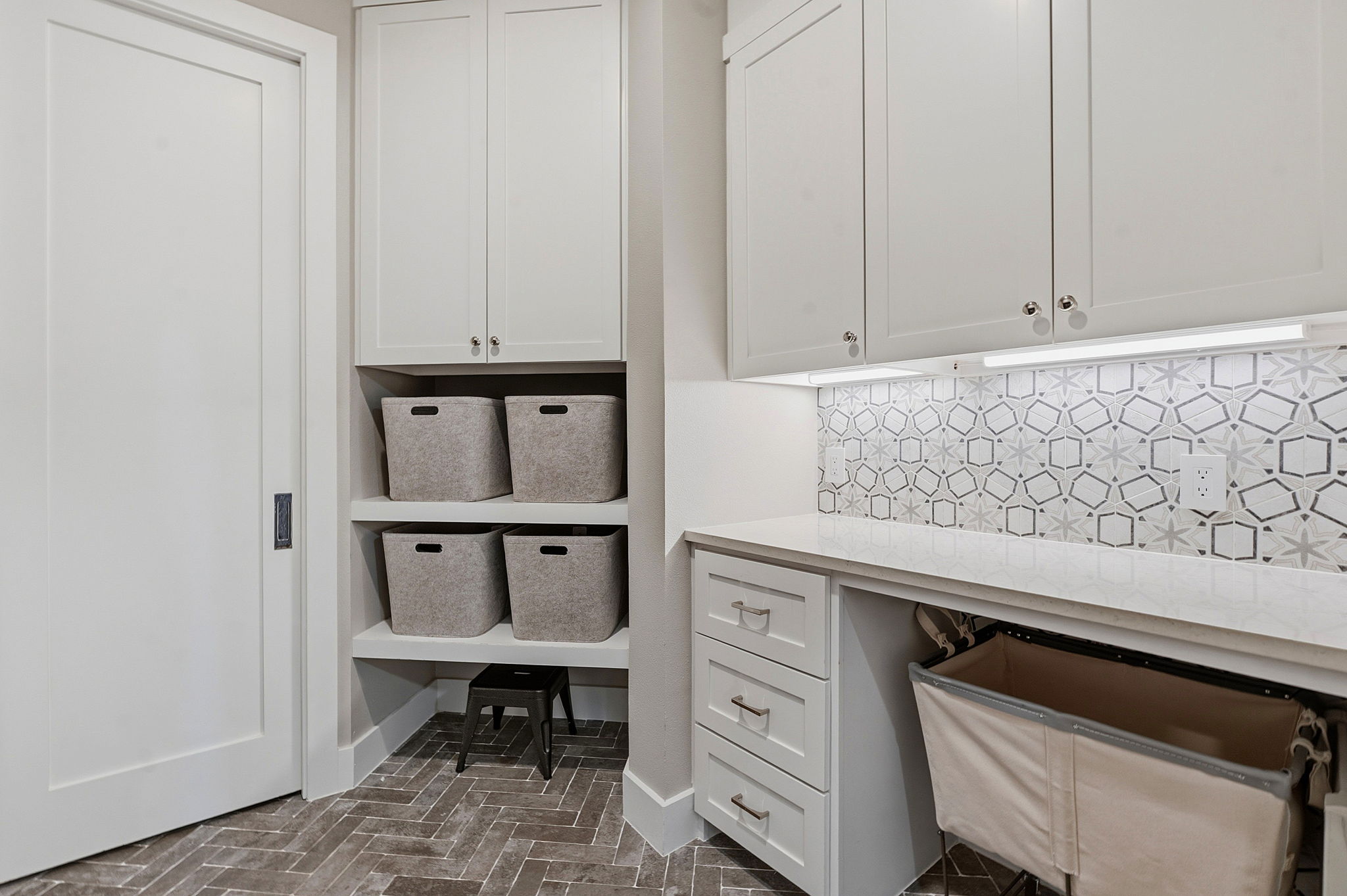11501 Turtle Lane Austin, TX 78726 - Photo 10 of 37 a view of utility room