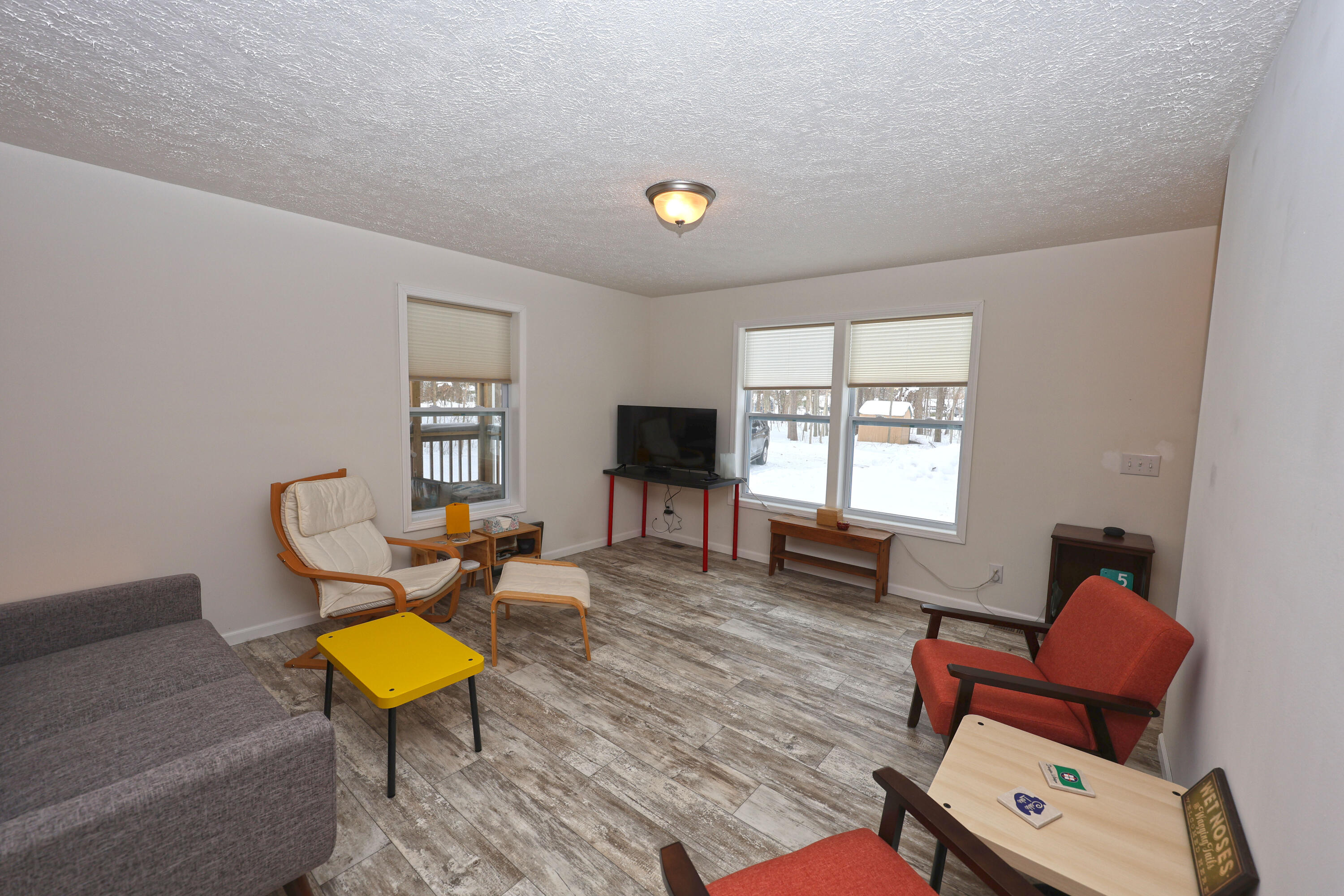 50035 Forest Road Dowagiac, MI 49047 - Photo 7 of 33 Living Room.