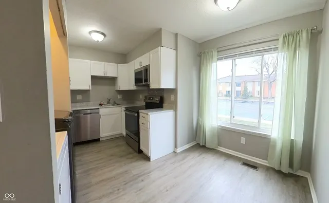 $199,900 | 586 Hunters Drive, Unit B, Carmel, IN 46032