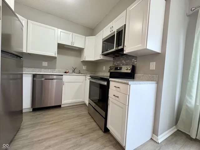 $199,900 | 586 Hunters Drive, Unit B, Carmel, IN 46032