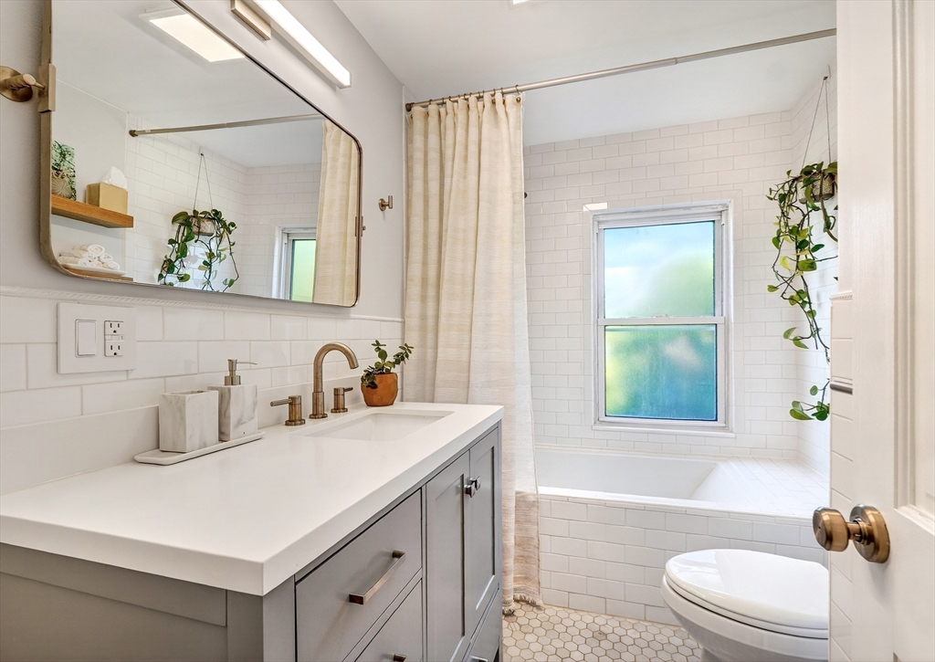 214 Laurel Street Melrose, MA 02176 - Photo 15 of 37