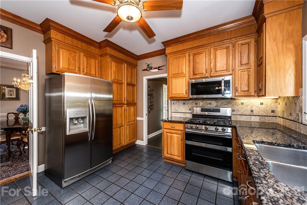 9415 Hood Road Charlotte, NC 28215 - Photo 11 of 48 Gallery Image 11
