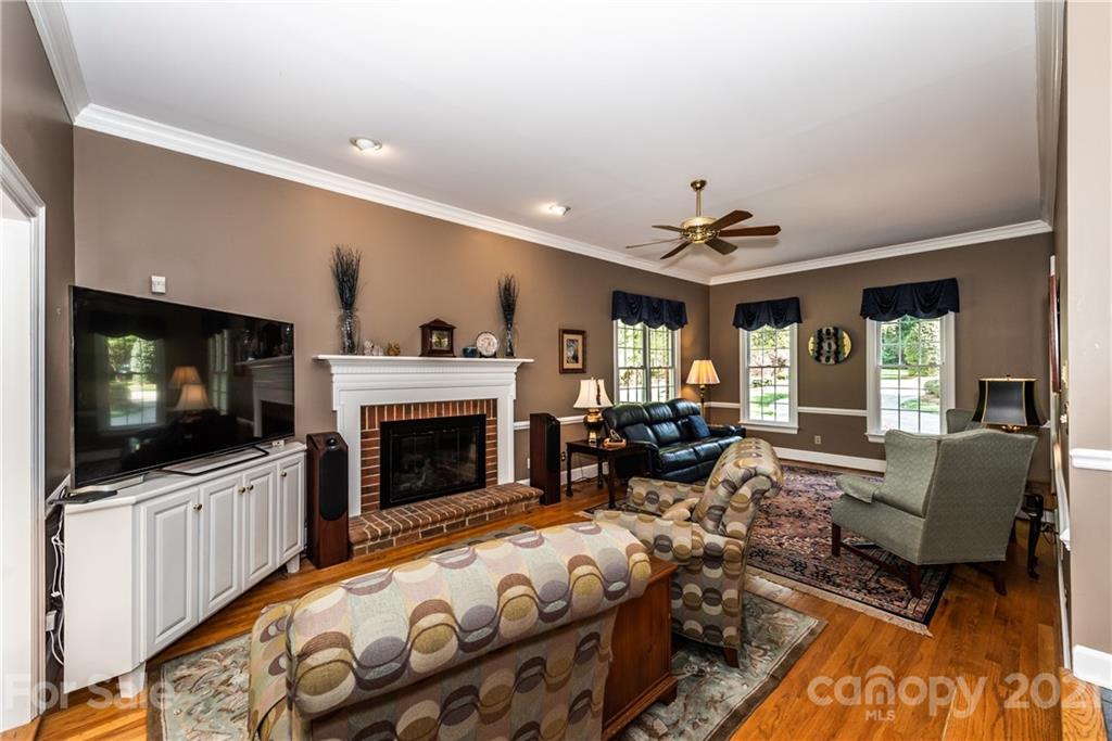 9415 Hood Road Charlotte, NC 28215 - Photo 16 of 48 Gallery Image 16