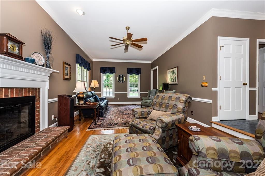 9415 Hood Road Charlotte, NC 28215 - Photo 17 of 48 Gallery Image 17