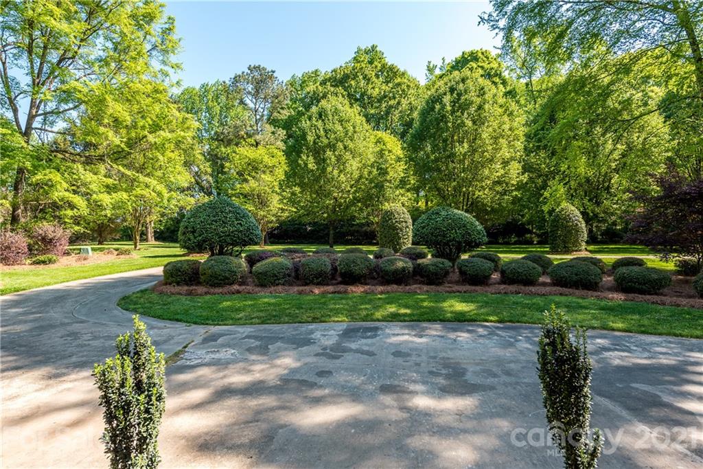 9415 Hood Road Charlotte, NC 28215 - Photo 3 of 48 Gallery Image 3