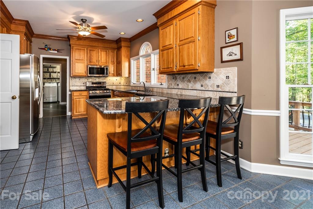 9415 Hood Road Charlotte, NC 28215 - Photo 7 of 48 Gallery Image 7
