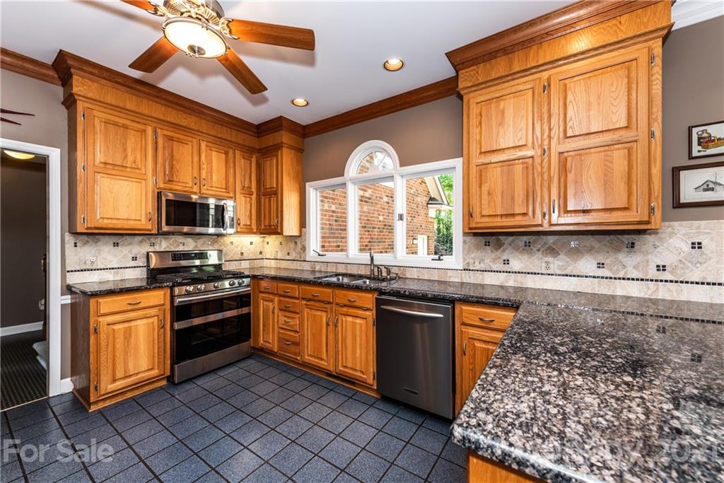 9415 Hood Road Charlotte, NC 28215 - Photo 8 of 48 Gallery Image 8