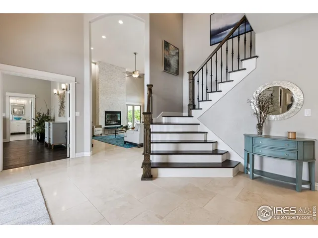 a view of entryway and hall