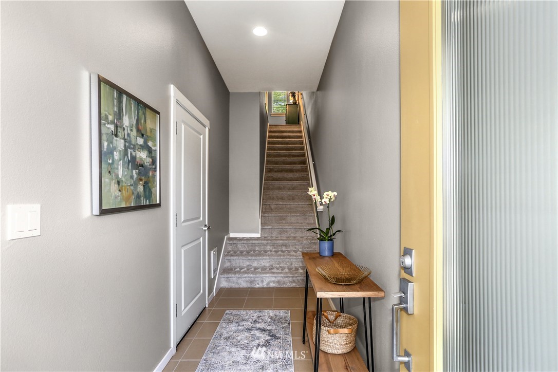 109 Cougar Ridge Road Northwest Issaquah, WA 98027 - Photo 2 of 26