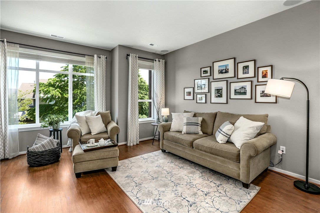 109 Cougar Ridge Road Northwest Issaquah, WA 98027 - Photo 4 of 26