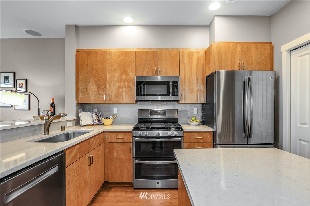 109 Cougar Ridge Road Northwest Issaquah, WA 98027 - Photo 7 of 26