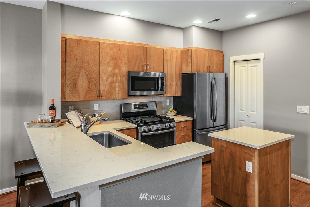 109 Cougar Ridge Road Northwest Issaquah, WA 98027 - Photo 8 of 26