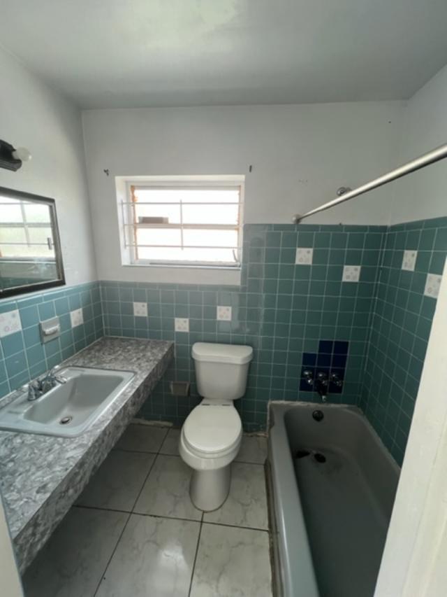 2115-2117 Southwest 19th Terrace Miami, FL 33145 - Photo 35 of 35 2117 Efficiency Bath